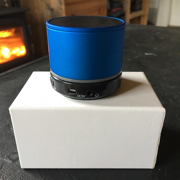 Small Bluetooth speaker - Picture 3 of 4